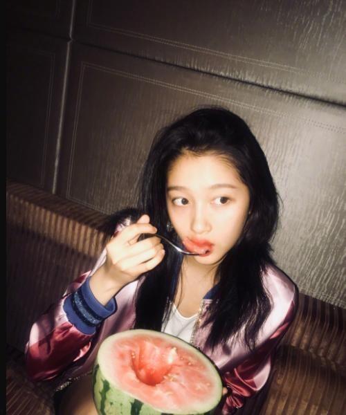 吃瓜风格写真视频在线观看,吃瓜群众狂欢！热门写真视频在线观看大盘点