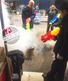 长沙城管吃瓜事件视频,街头冲突引发社会热议